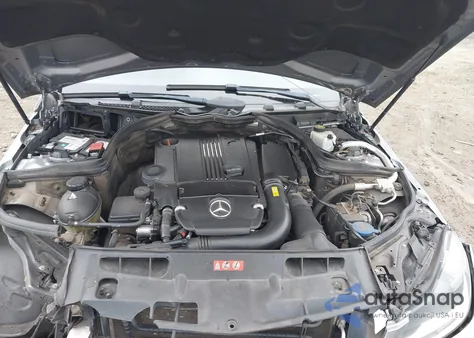 2013 Mercedes-Benz C 250 Sport z USA, uszkodzony, nr VIN WDDGF4HB3DA831573